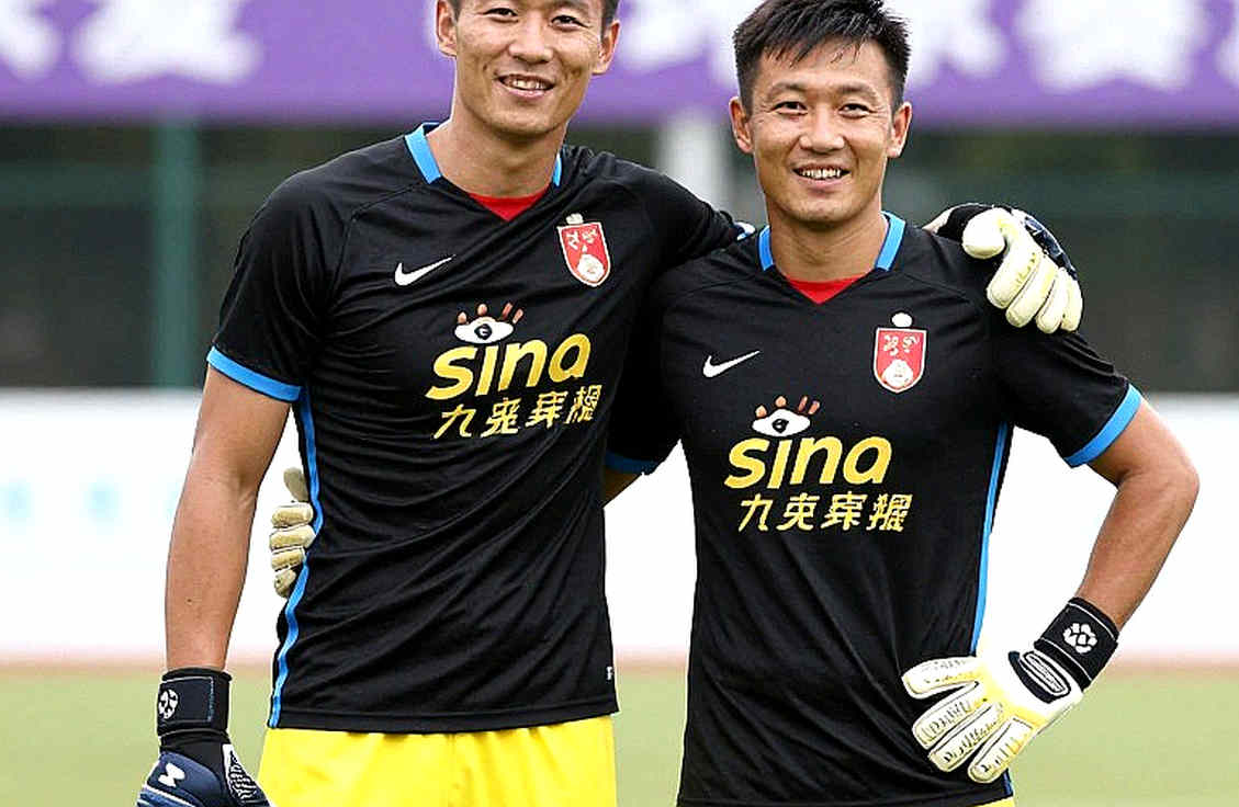 The Pitch Behind the Handshake: Chanathip, Kim Sang-sik and an Incomplete Match File The Pitch Behind the Handshake: Chanathip, Kim Sang-sik and an Incomplete Match File