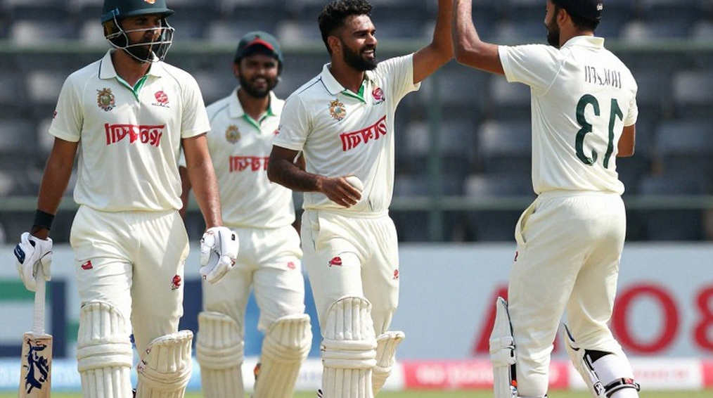 স্টাম্প মাইকের নীরবতা: এশিয়ার টুর্নামেন্ট-শীতে বাংলাদেশের মধ্যভাগের হিসাব আর দূরের ভক্তের ভোর