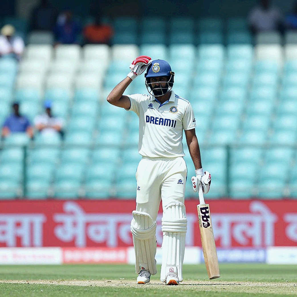 From 6-124 to 390 in Durban — Returning Players, Injury Gates and the Selectors' Ledger on Australia's Test Tour of South Africa From 6-124 to 390 in Durban — Returning Players, Injury Gates and the Selectors' Ledger on Australia's Test Tour of South Africa