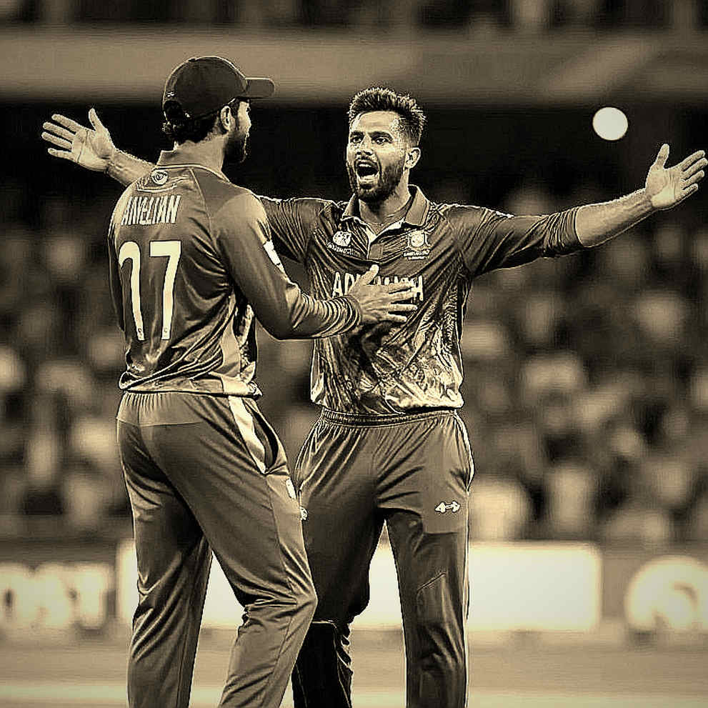 ট্রফির শিখরে দাঁড়িয়ে অল-ফরম্যাট আর্মব্যান্ড নামানো: হরমনপ্রীতের যাওয়ার সিদ্ধান্তের নেপথ্য হিসাব ও নেতৃত্বের শূন্যতা